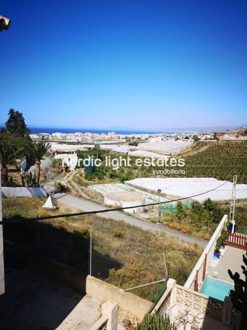 Chalet de 3 habitaciones en Torrox-Costa, Torrox en venta con piscina garaje - 425.000 € (Ref: 8784283)