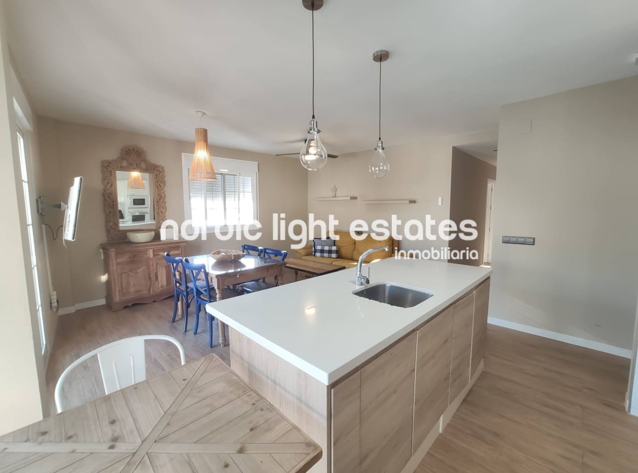 3 soverom Leilighet til leie i Nerja - € 1 300 (Ref: 8789876)