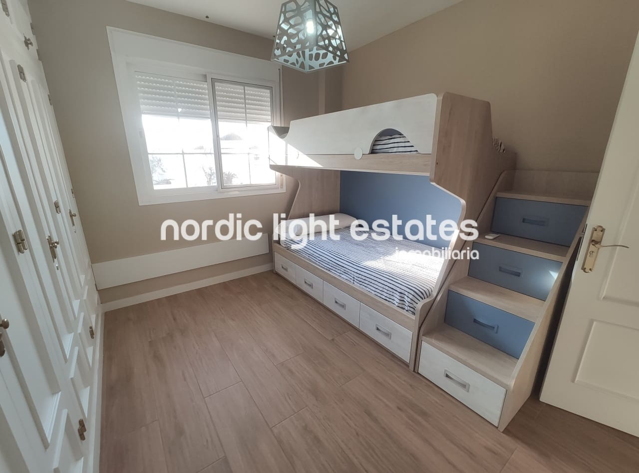 3 soverom Leilighet til leie i Nerja - € 1 300 (Ref: 8789876)