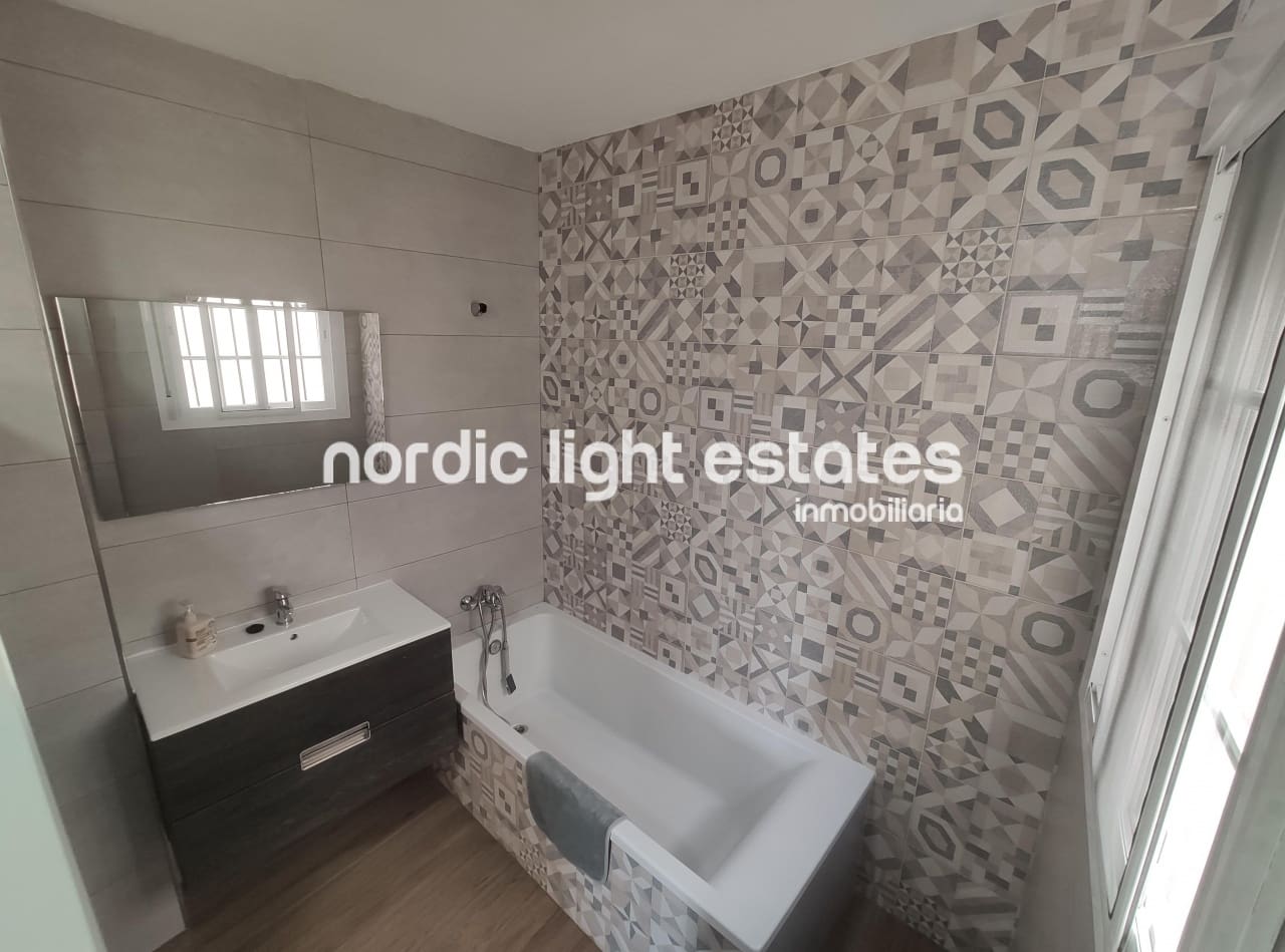 3 soverom Leilighet til leie i Nerja - € 1 300 (Ref: 8789876)