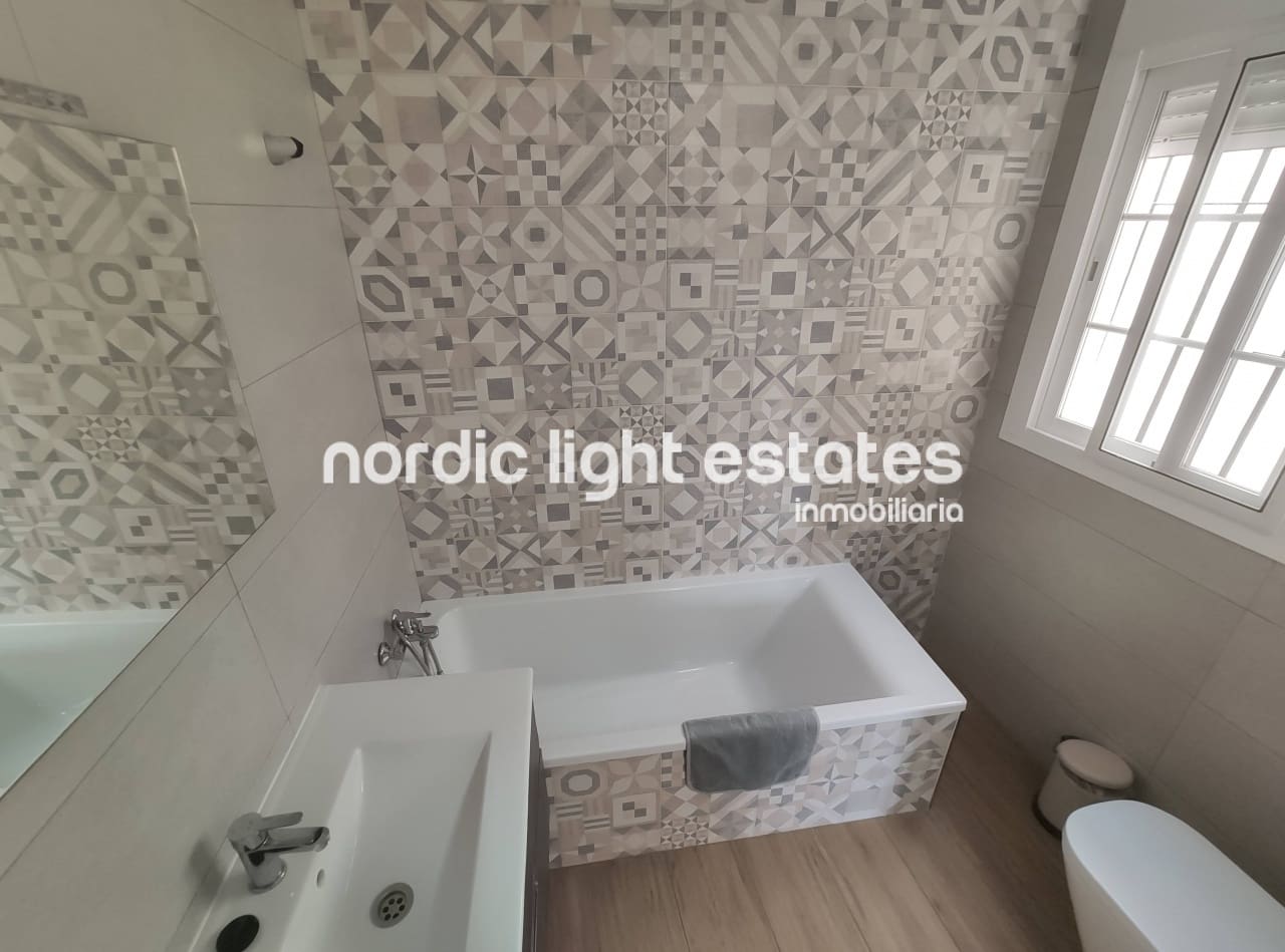 3 soverom Leilighet til leie i Nerja - € 1 300 (Ref: 8789876)