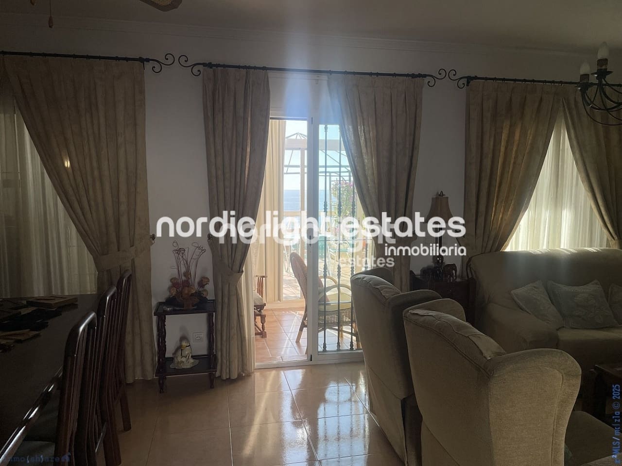 4 soveværelse Semi-Rækkehus til salg i Torrox-Costa med swimmingpool garage - € 490.000 (Ref: 8800035)