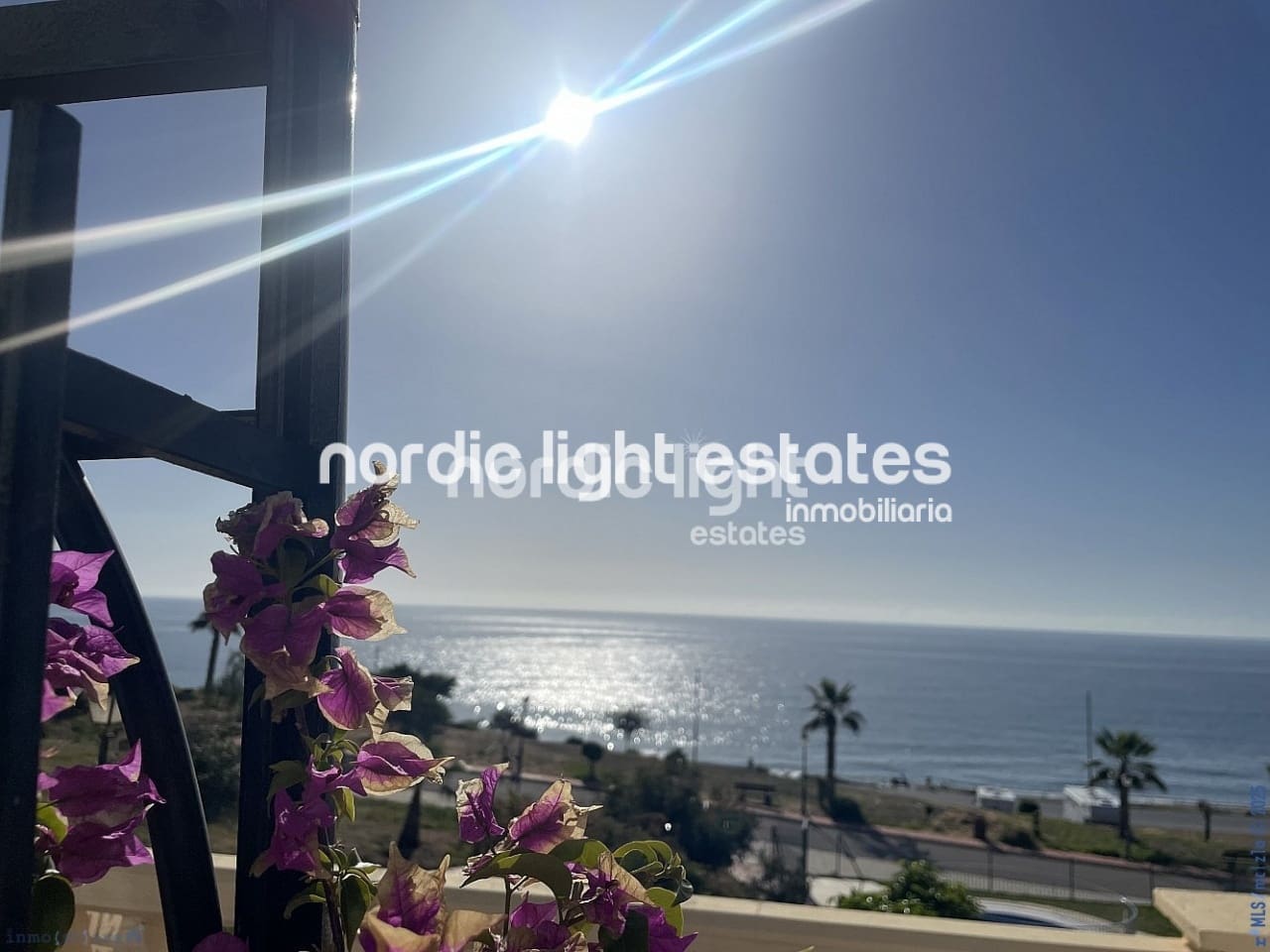 4 soveværelse Semi-Rækkehus til salg i Torrox-Costa med swimmingpool garage - € 490.000 (Ref: 8800035)