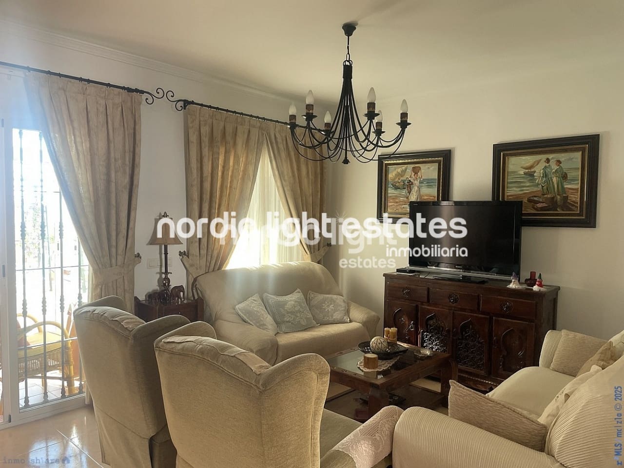 4 soveværelse Semi-Rækkehus til salg i Torrox-Costa med swimmingpool garage - € 490.000 (Ref: 8800035)