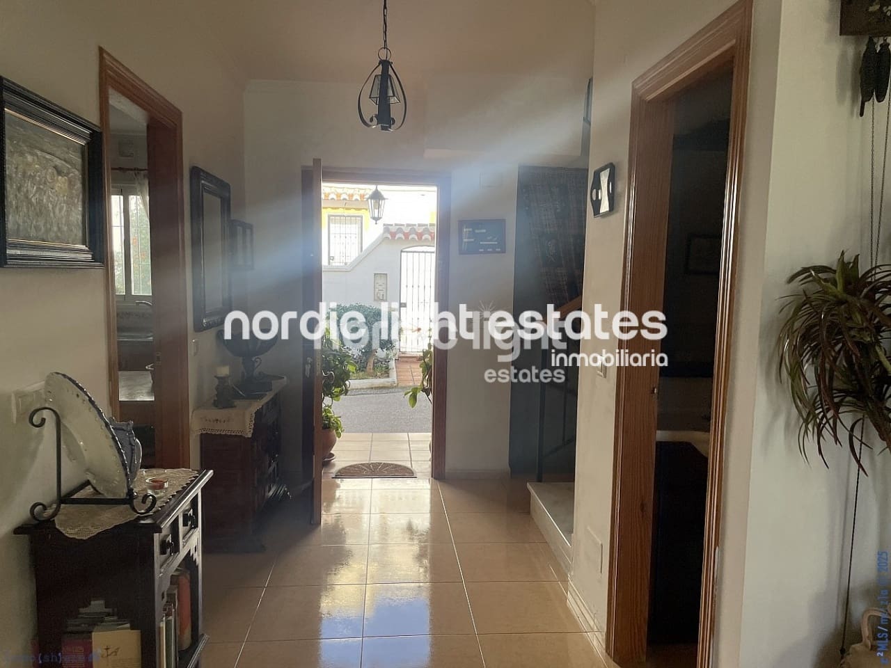 4 soveværelse Semi-Rækkehus til salg i Torrox-Costa med swimmingpool garage - € 490.000 (Ref: 8800035)