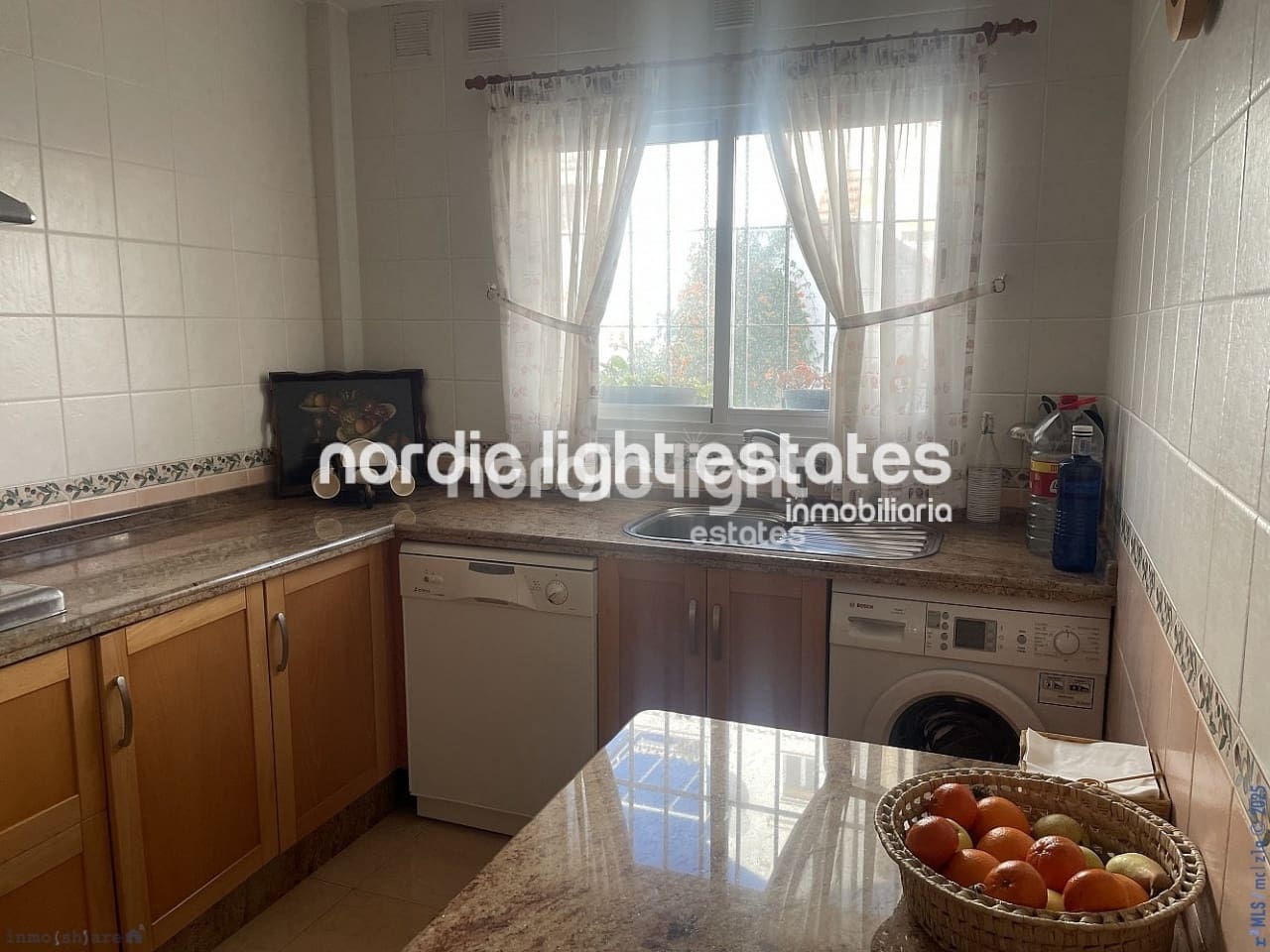 4 soveværelse Semi-Rækkehus til salg i Torrox-Costa med swimmingpool garage - € 490.000 (Ref: 8800035)