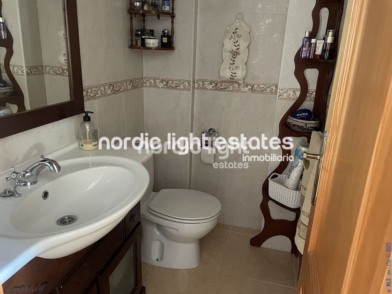 4 soveværelse Semi-Rækkehus til salg i Torrox-Costa med swimmingpool garage - € 490.000 (Ref: 8800035)