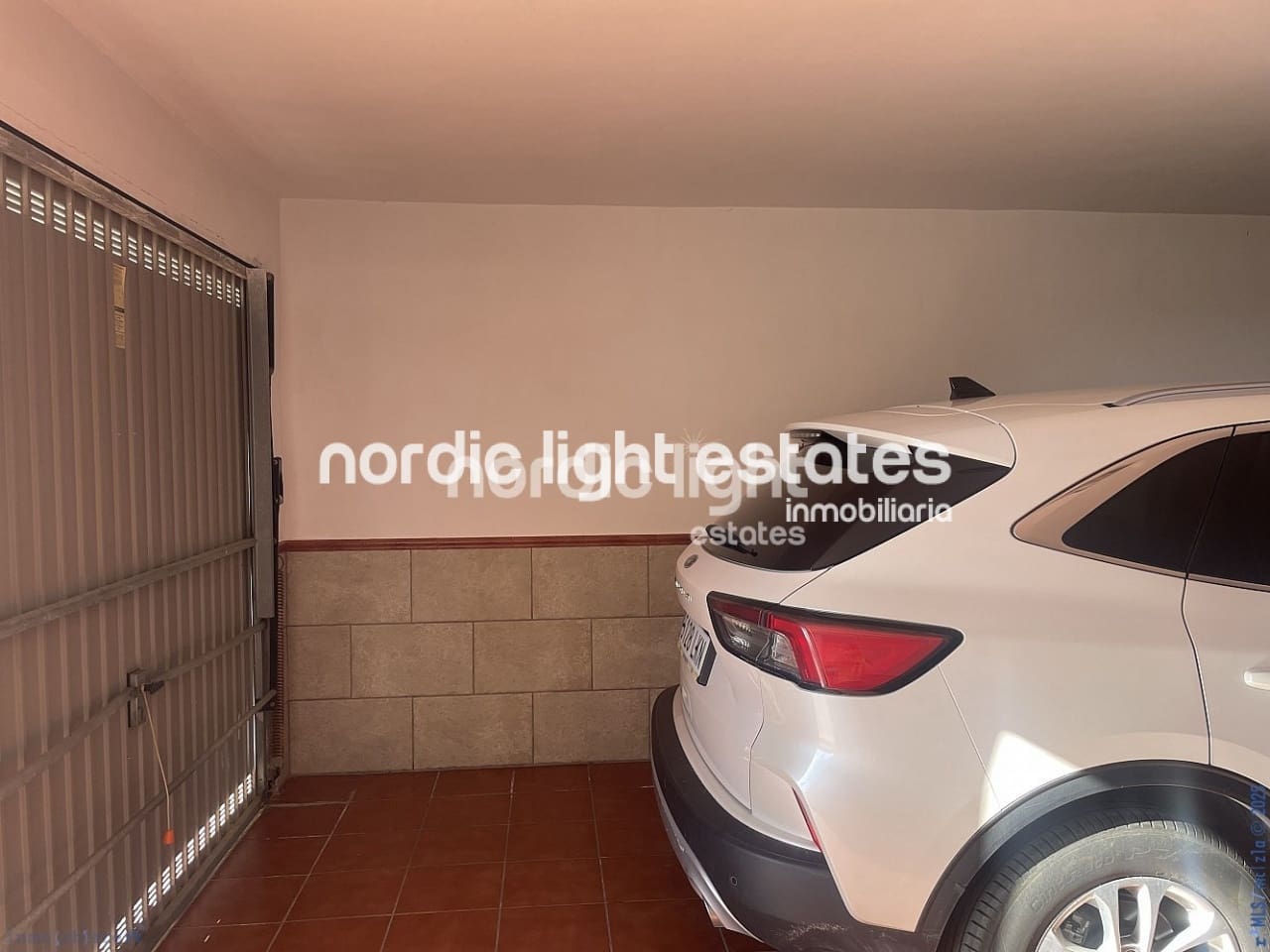 4 soveværelse Semi-Rækkehus til salg i Torrox-Costa med swimmingpool garage - € 490.000 (Ref: 8800035)