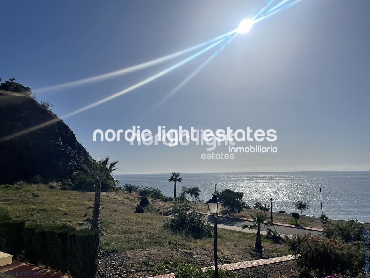 4 soveværelse Semi-Rækkehus til salg i Torrox-Costa med swimmingpool garage - € 490.000 (Ref: 8800035)