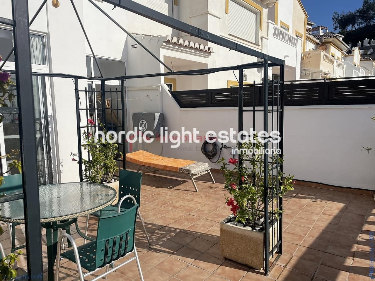 4 soveværelse Semi-Rækkehus til salg i Torrox-Costa med swimmingpool garage - € 490.000 (Ref: 8800035)