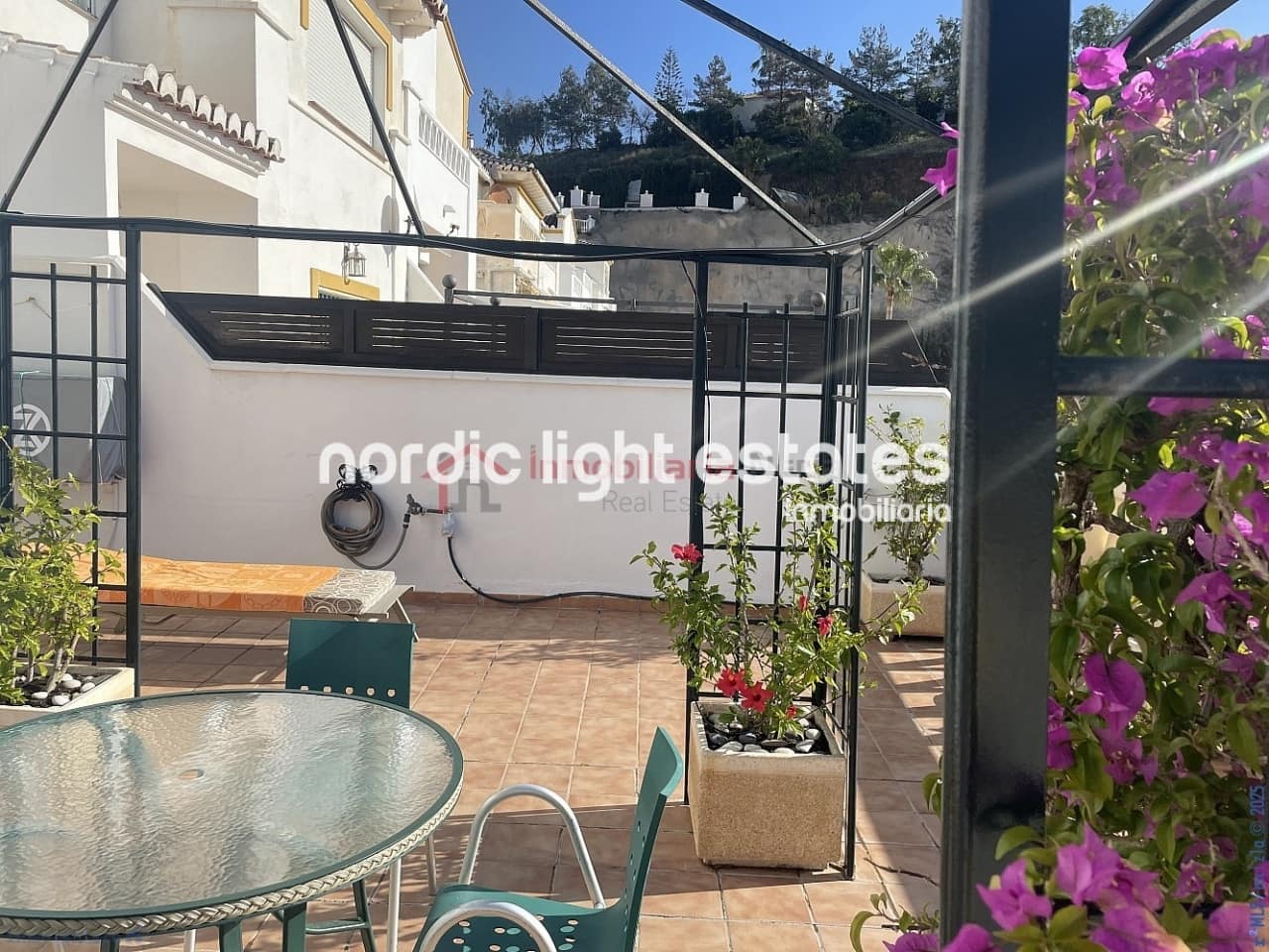 4 soveværelse Semi-Rækkehus til salg i Torrox-Costa med swimmingpool garage - € 490.000 (Ref: 8800035)