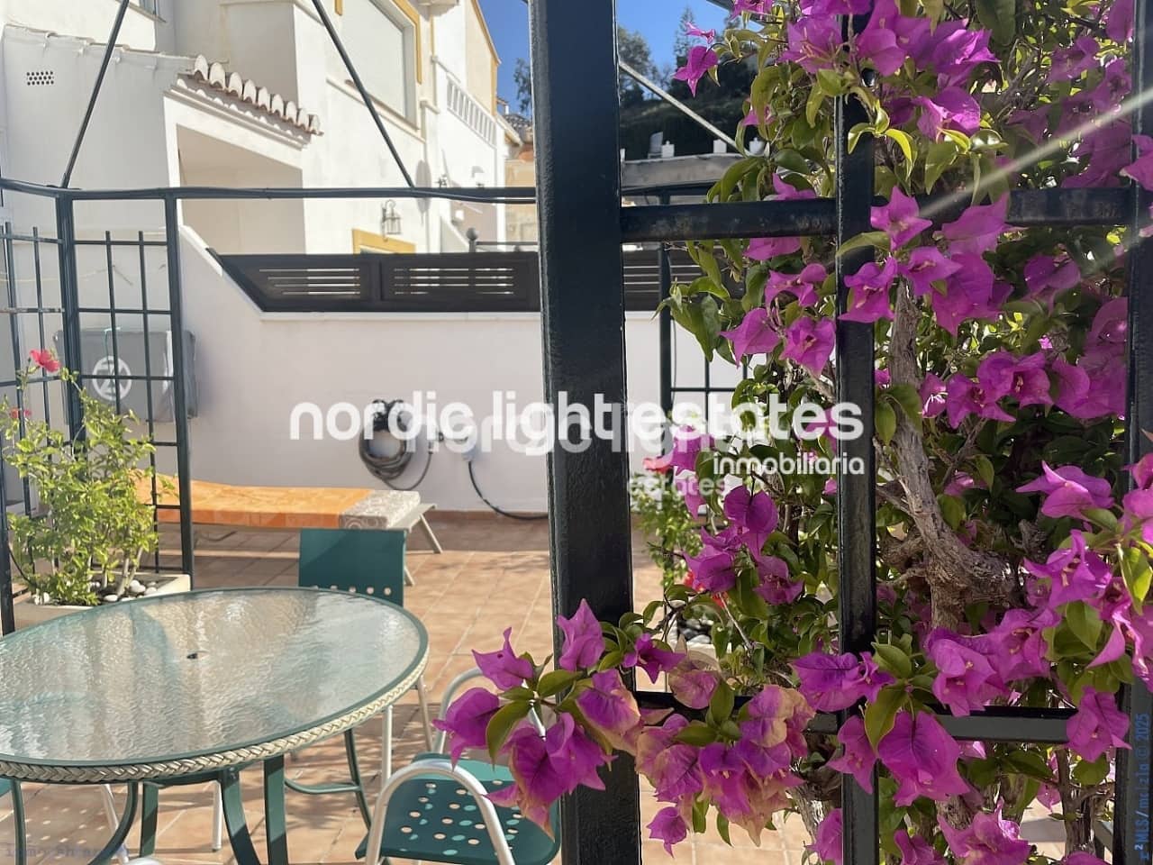 4 soveværelse Semi-Rækkehus til salg i Torrox-Costa med swimmingpool garage - € 490.000 (Ref: 8800035)