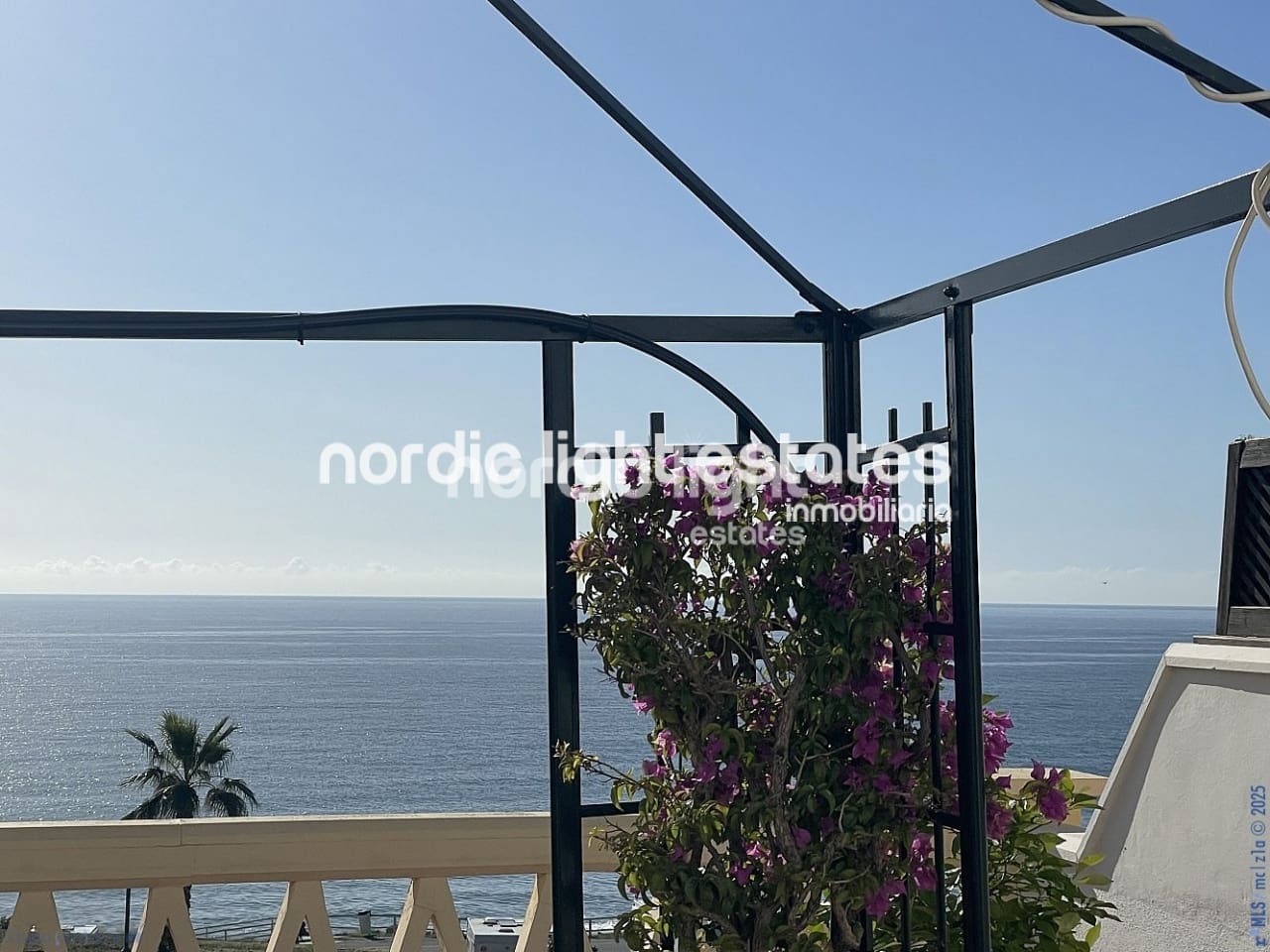 4 soveværelse Semi-Rækkehus til salg i Torrox-Costa med swimmingpool garage - € 490.000 (Ref: 8800035)