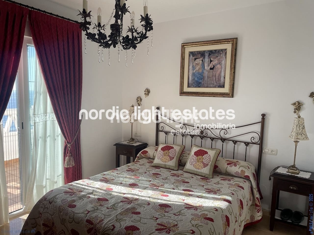 4 soveværelse Semi-Rækkehus til salg i Torrox-Costa med swimmingpool garage - € 490.000 (Ref: 8800035)