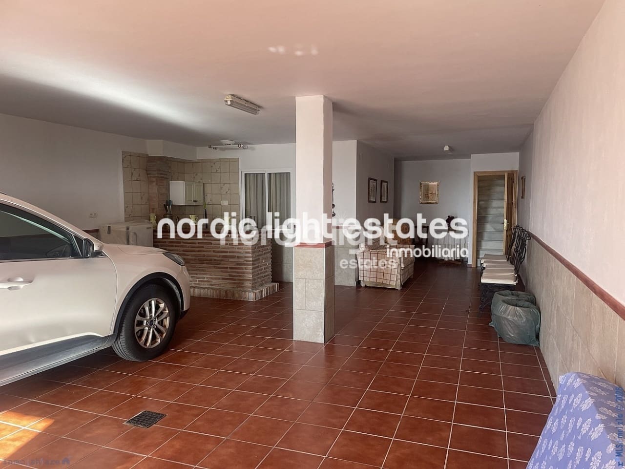 4 soveværelse Semi-Rækkehus til salg i Torrox-Costa med swimmingpool garage - € 490.000 (Ref: 8800035)