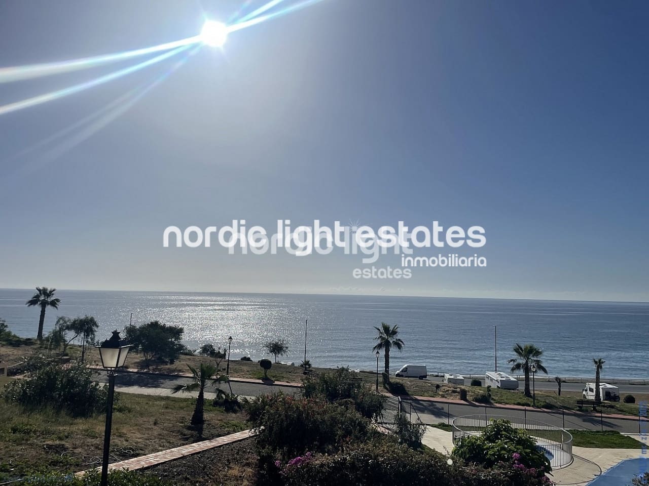 4 soveværelse Semi-Rækkehus til salg i Torrox-Costa med swimmingpool garage - € 490.000 (Ref: 8800035)