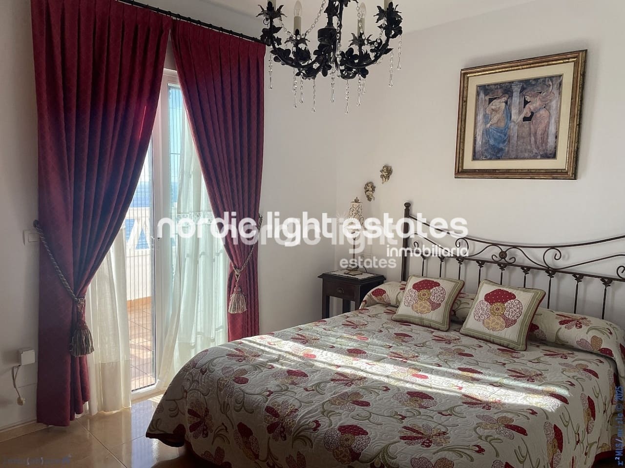 4 soveværelse Semi-Rækkehus til salg i Torrox-Costa med swimmingpool garage - € 490.000 (Ref: 8800035)