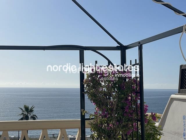 4 soveværelse Semi-Rækkehus til salg i Torrox-Costa, Torrox med swimmingpool garage - € 490.000 (Ref: 8800035)