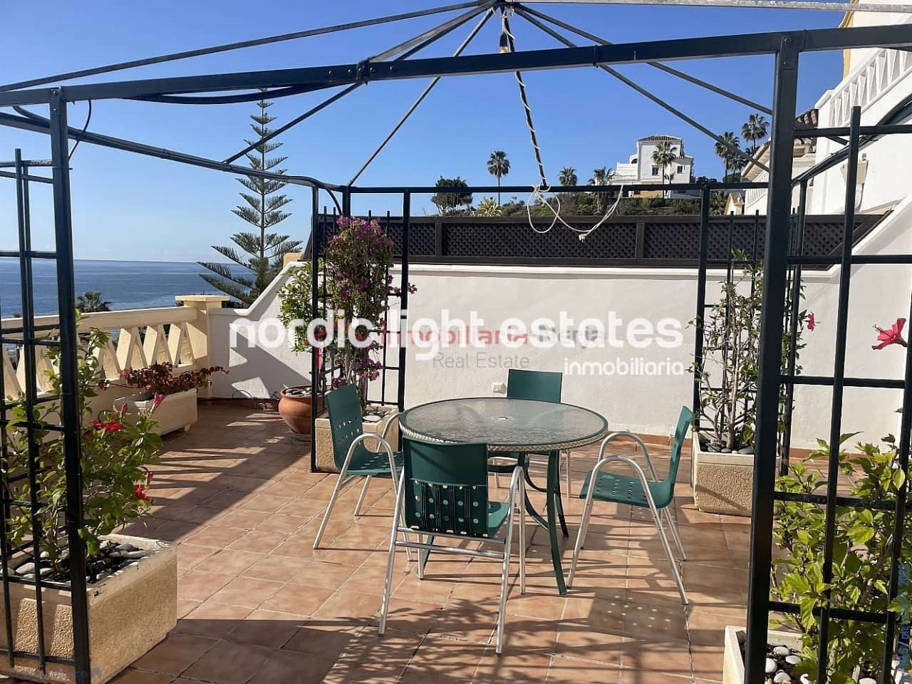 4 soveværelse Semi-Rækkehus til salg i Torrox-Costa med swimmingpool garage - € 490.000 (Ref: 8800035)