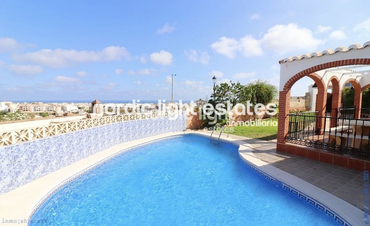 3 bedroom Villa for sale in Nerja with pool garage - € 449,000 (Ref: 8802539)