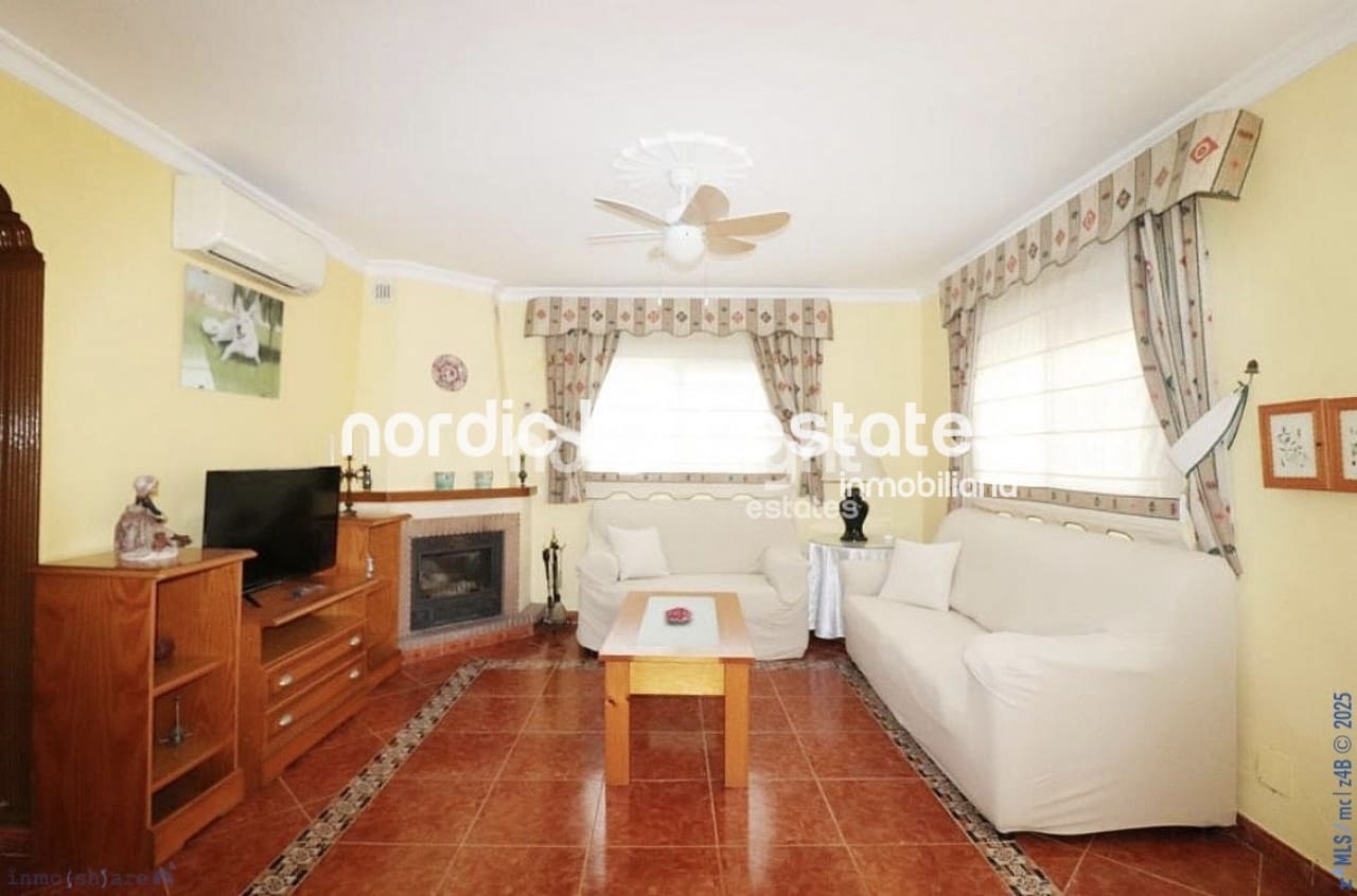 3 bedroom Villa for sale in Nerja with pool garage - € 449,000 (Ref: 8802539)
