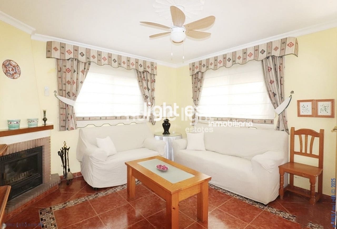 3 bedroom Villa for sale in Nerja with pool garage - € 449,000 (Ref: 8802539)