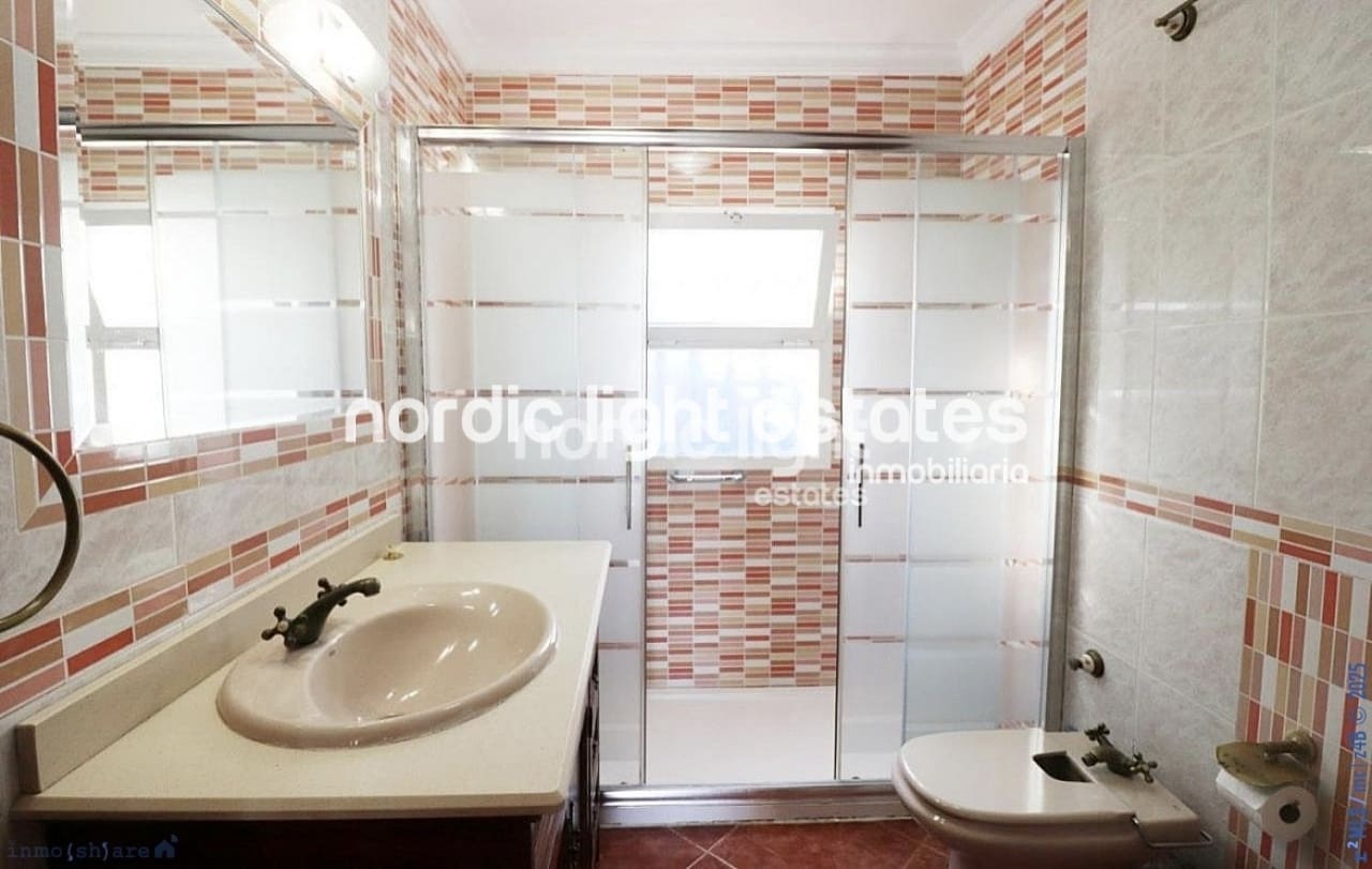 3 bedroom Villa for sale in Nerja with pool garage - € 449,000 (Ref: 8802539)