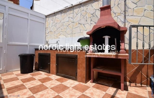 3 bedroom Villa for sale in Nerja with pool garage - € 449,000 (Ref: 8802539)