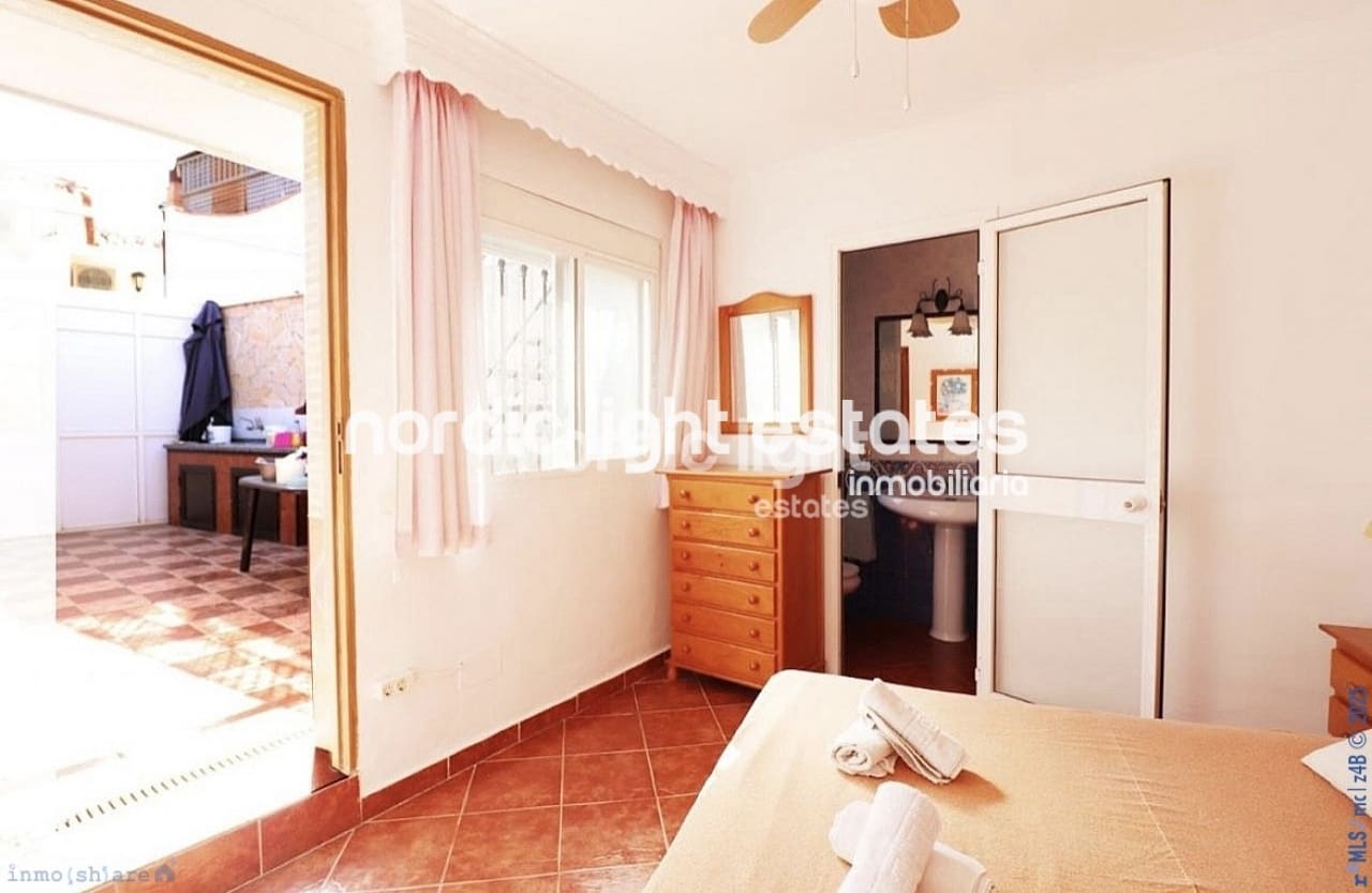 3 bedroom Villa for sale in Nerja with pool garage - € 449,000 (Ref: 8802539)