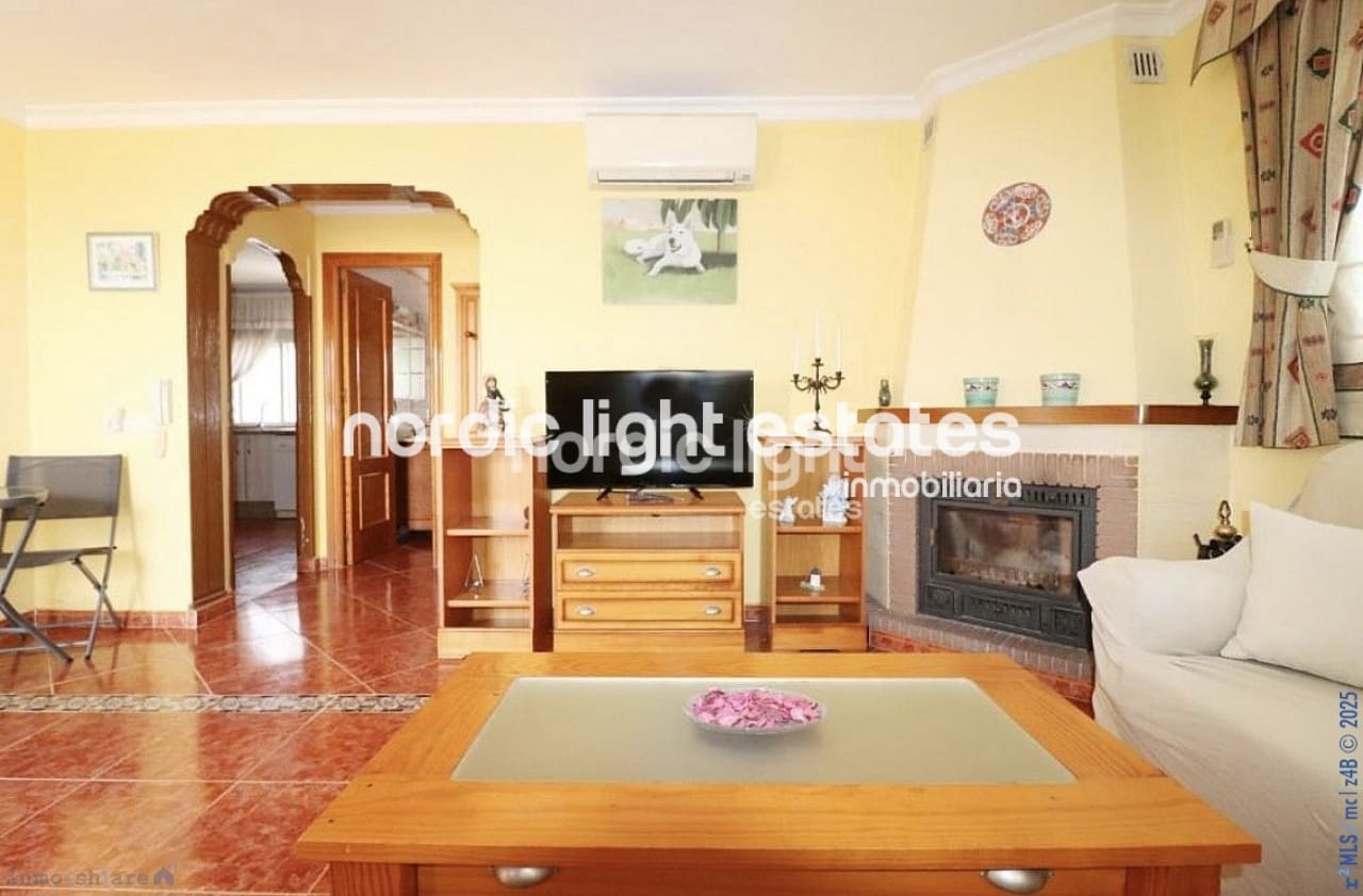 3 bedroom Villa for sale in Nerja with pool garage - € 449,000 (Ref: 8802539)