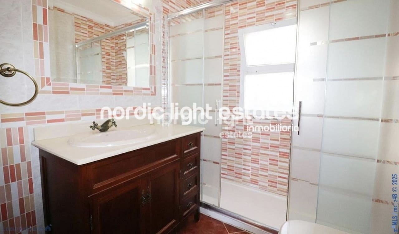 3 bedroom Villa for sale in Nerja with pool garage - € 449,000 (Ref: 8802539)