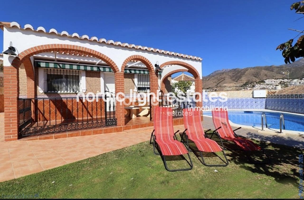 3 bedroom Villa for sale in Nerja with pool garage - € 449,000 (Ref: 8802539)