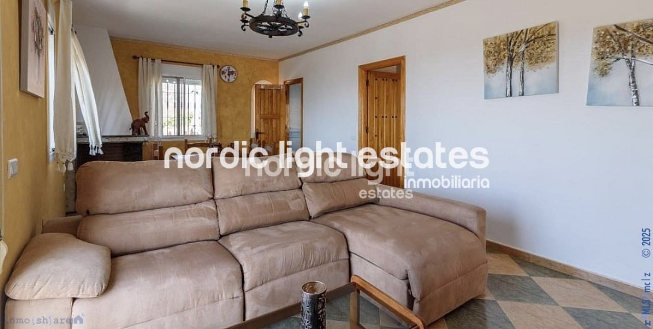 3 sypialnia Finka/Dom wiejski na sprzedaż w Torrox z basenem - 420 000 € (Ref: 8814651)