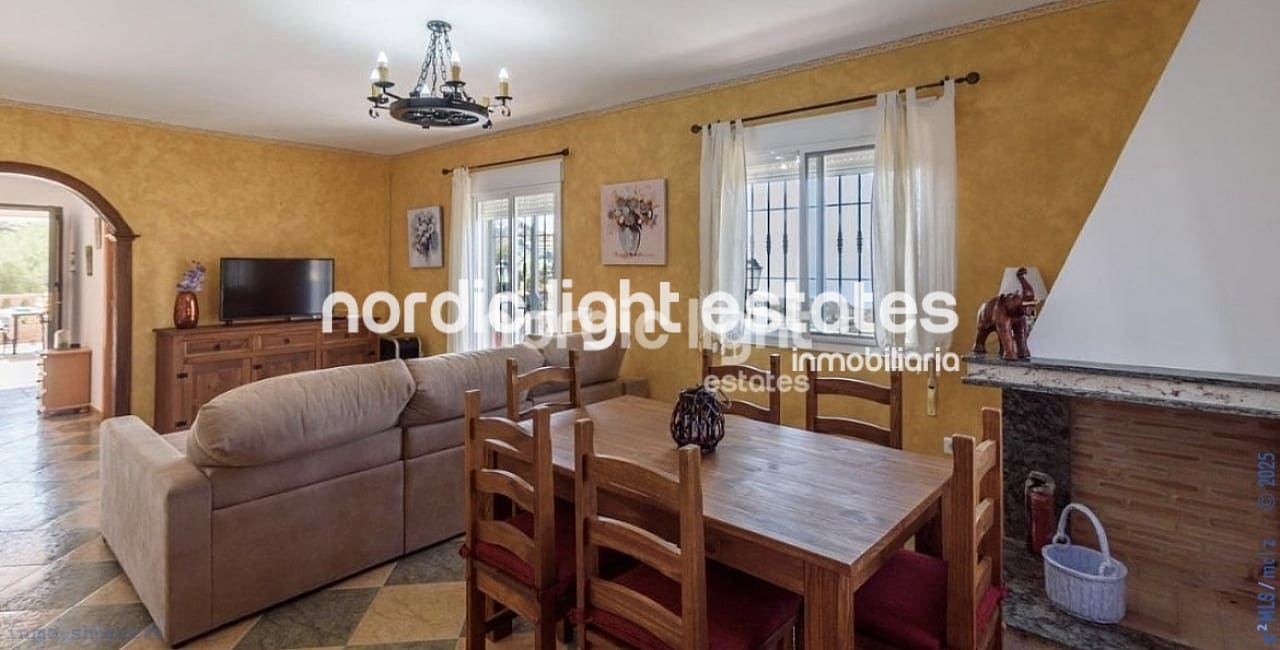 3 sypialnia Finka/Dom wiejski na sprzedaż w Torrox z basenem - 420 000 € (Ref: 8814651)