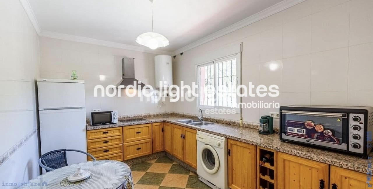 3 sypialnia Finka/Dom wiejski na sprzedaż w Torrox z basenem - 420 000 € (Ref: 8814651)