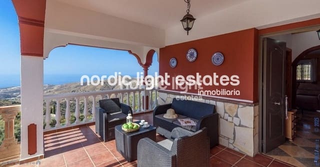 3 makuuhuone Maalaistalo myytävänä paikassa Torrox mukana uima-altaan - 420 000 € (Ref: 8814651)