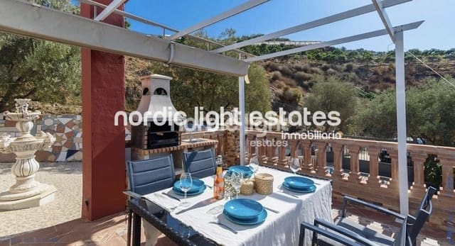 3 makuuhuone Maalaistalo myytävänä paikassa Torrox mukana uima-altaan - 420 000 € (Ref: 8814651)