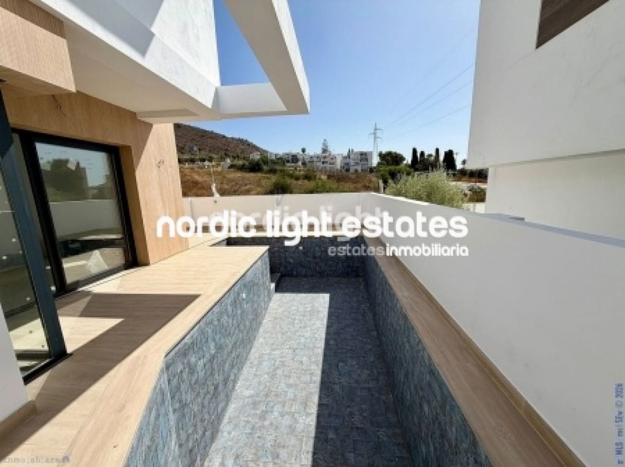 3 soveværelse Villa til salg i Nerja med swimmingpool garage - € 795.000 (Ref: 8826414)