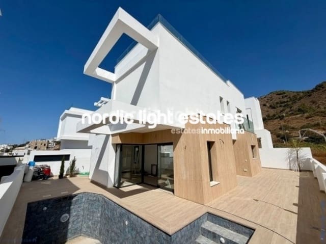 3 soveværelse Villa til salg i Nerja med swimmingpool garage - € 795.000 (Ref: 8826414)