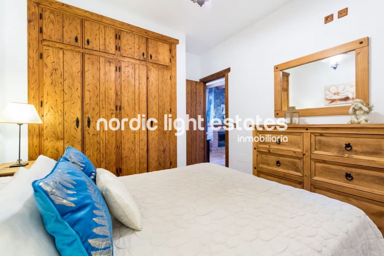 2 soveværelse Lejlighed til leje i Nerja med swimmingpool garage - € 870 (Ref: 8840146)