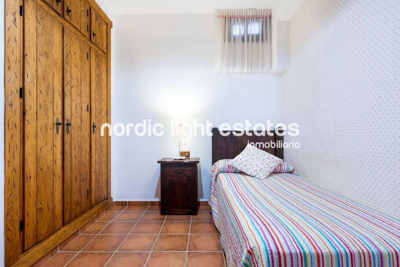 2 soveværelse Lejlighed til leje i Nerja med swimmingpool garage - € 870 (Ref: 8840146)