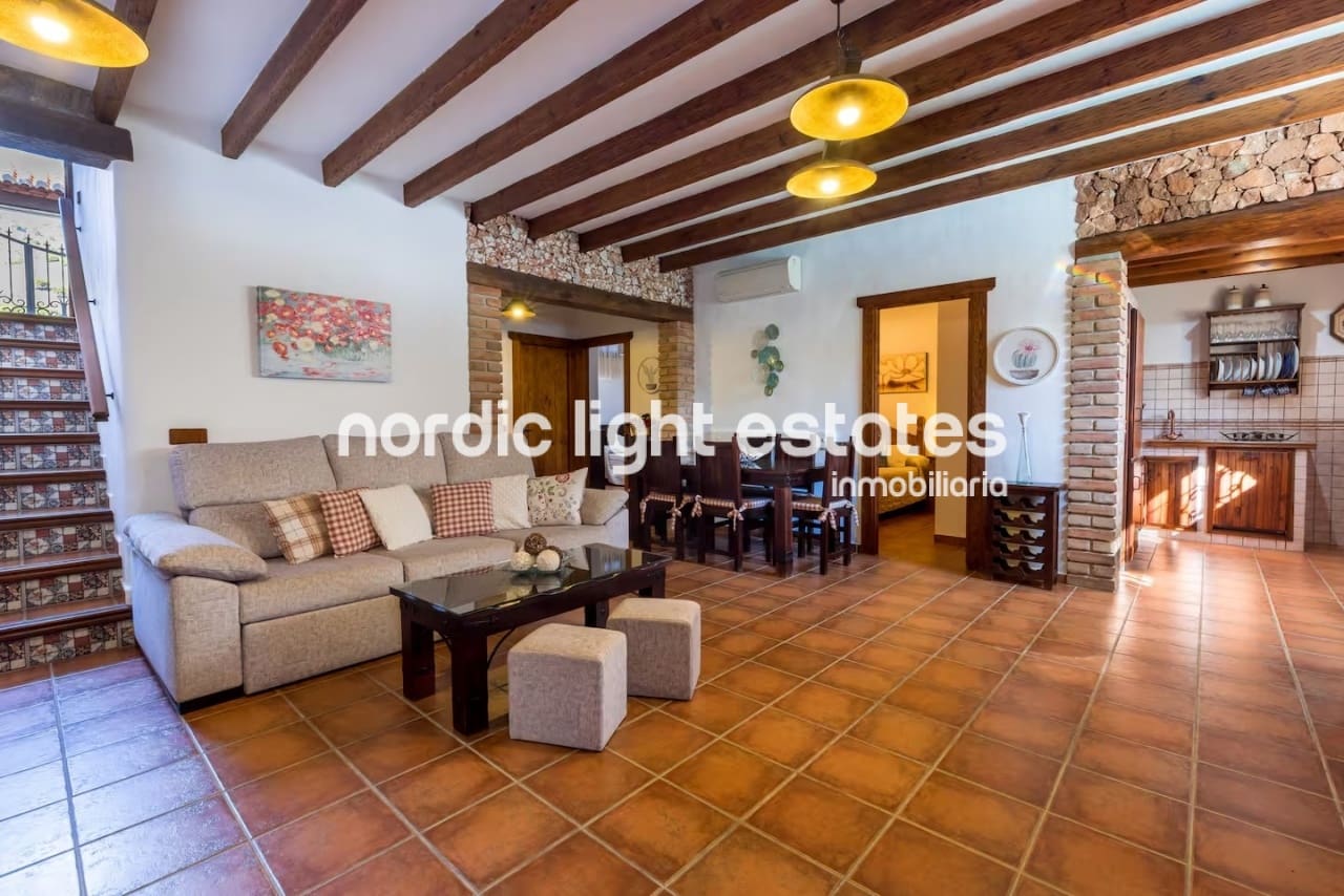 2 soveværelse Lejlighed til leje i Nerja med swimmingpool garage - € 870 (Ref: 8840146)