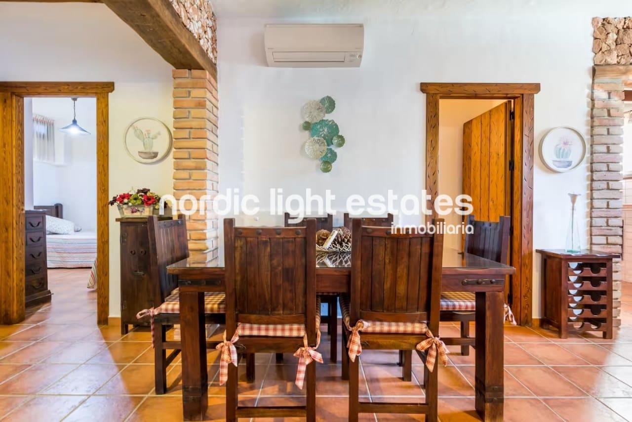 2 soveværelse Lejlighed til leje i Nerja med swimmingpool garage - € 870 (Ref: 8840146)