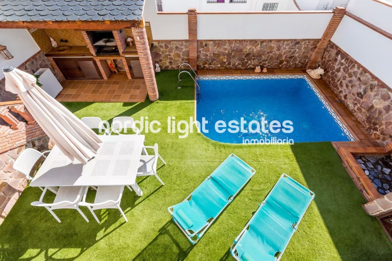 2 soveværelse Lejlighed til leje i Nerja med swimmingpool garage - € 870 (Ref: 8840146)