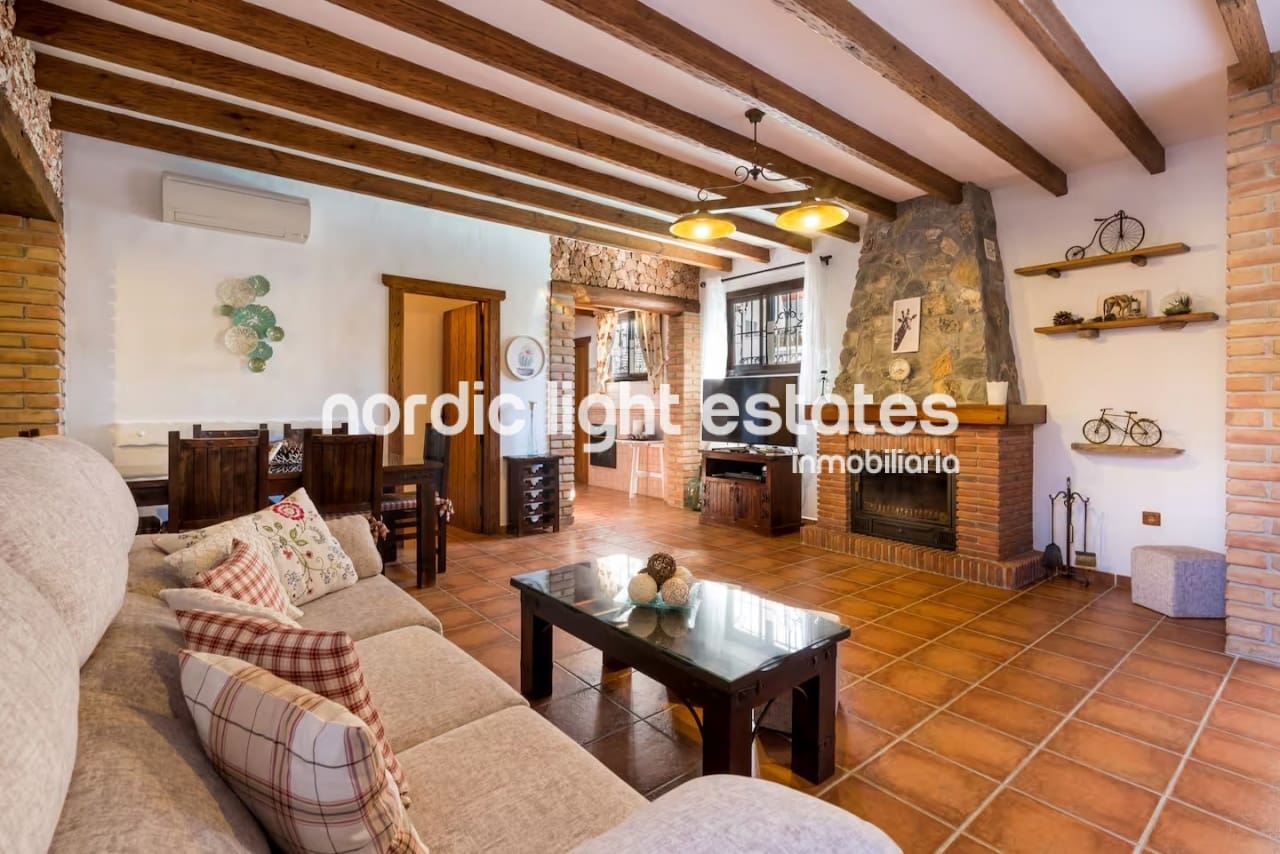 2 soveværelse Lejlighed til leje i Nerja med swimmingpool garage - € 870 (Ref: 8840146)