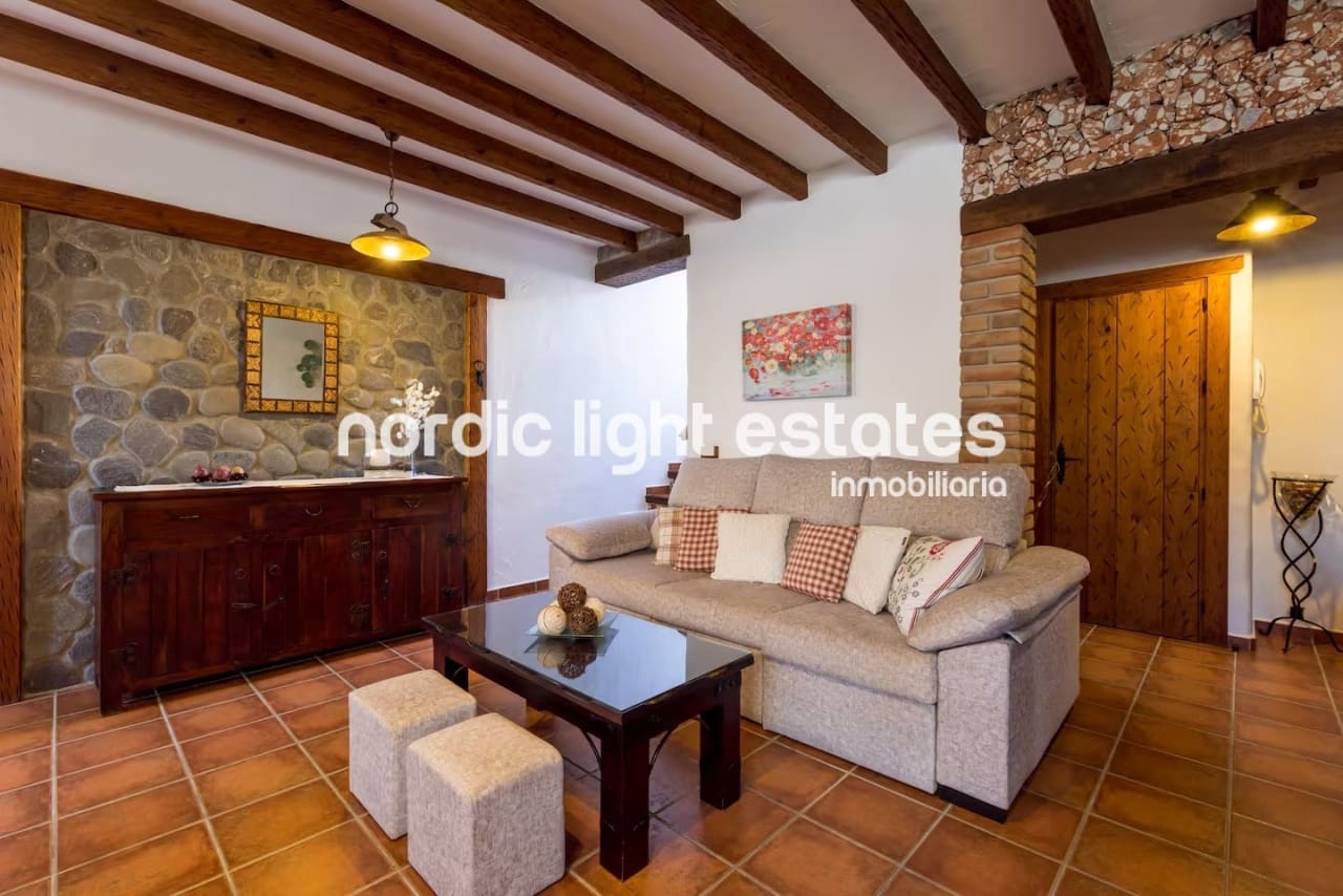 2 soveværelse Lejlighed til leje i Nerja med swimmingpool garage - € 870 (Ref: 8840146)