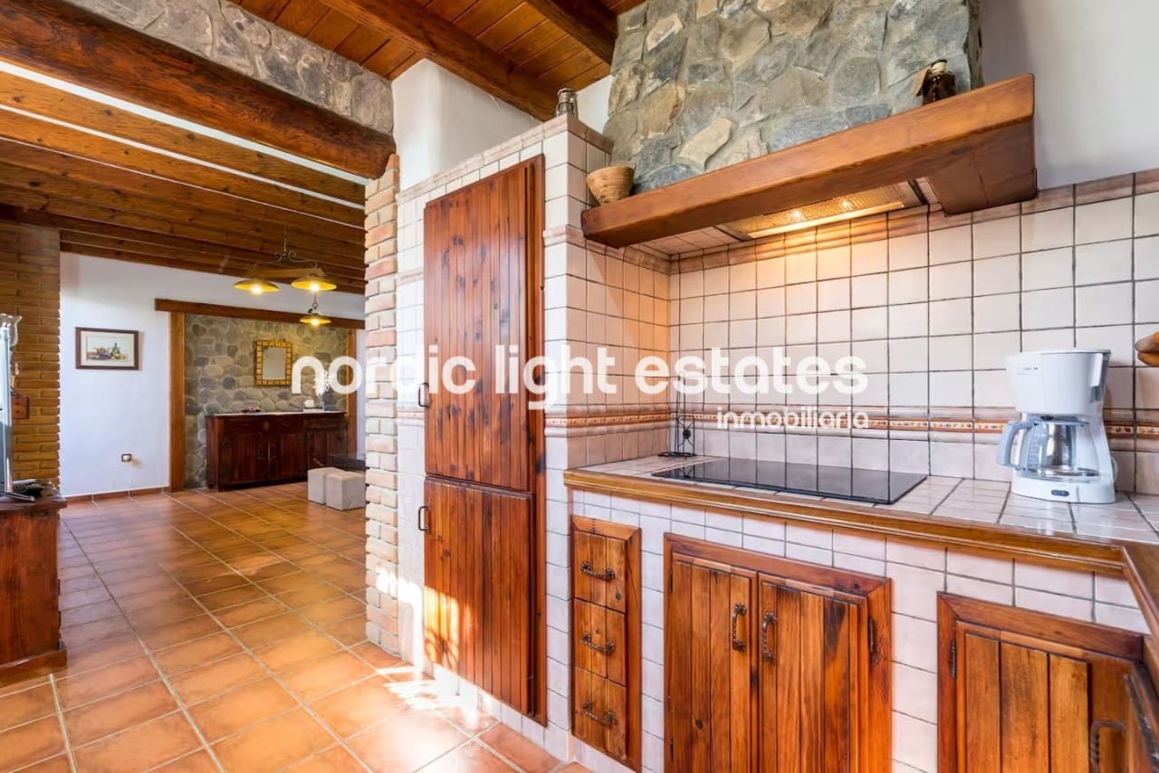 2 soveværelse Lejlighed til leje i Nerja med swimmingpool garage - € 870 (Ref: 8840146)