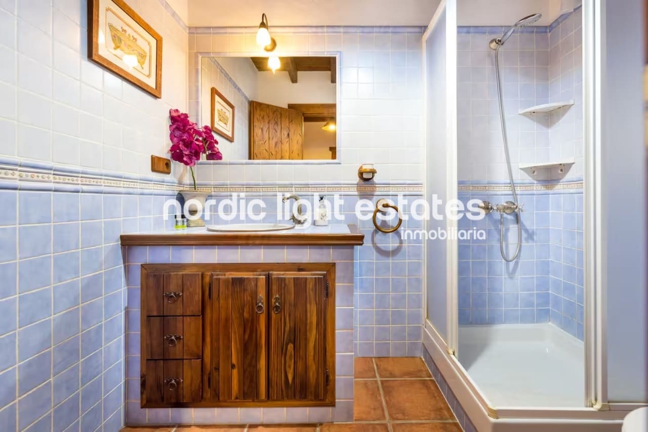 2 soveværelse Lejlighed til leje i Nerja med swimmingpool garage - € 870 (Ref: 8840146)