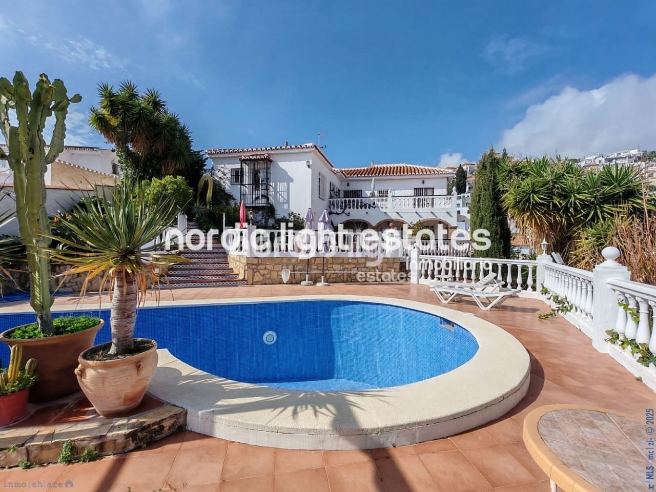 5 chambre Villa/Maison à vendre à Nerja avec piscine - 1 095 000 € (Ref: 8846052)