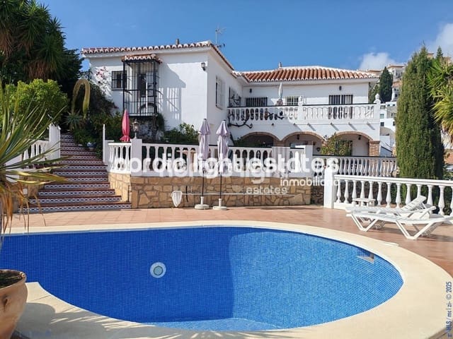 5 bedroom Villa for sale in Nerja with pool - € 1,095,000 (Ref: 8846052)